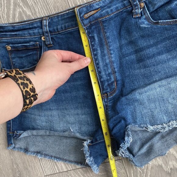 Jean Cut Off Shorts - Picture 6 of 6